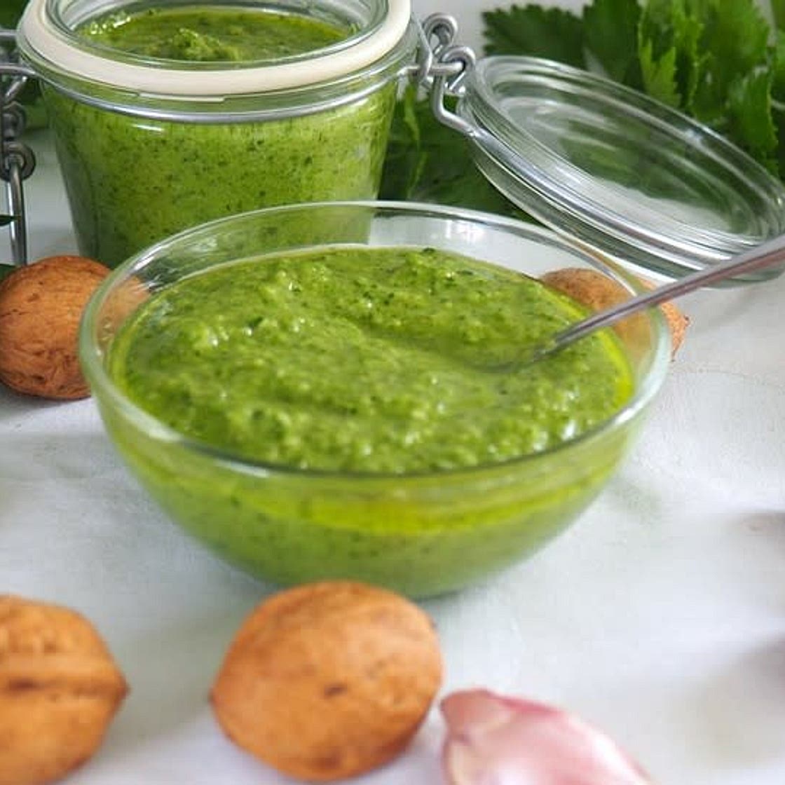 Selleriegrün-Pesto