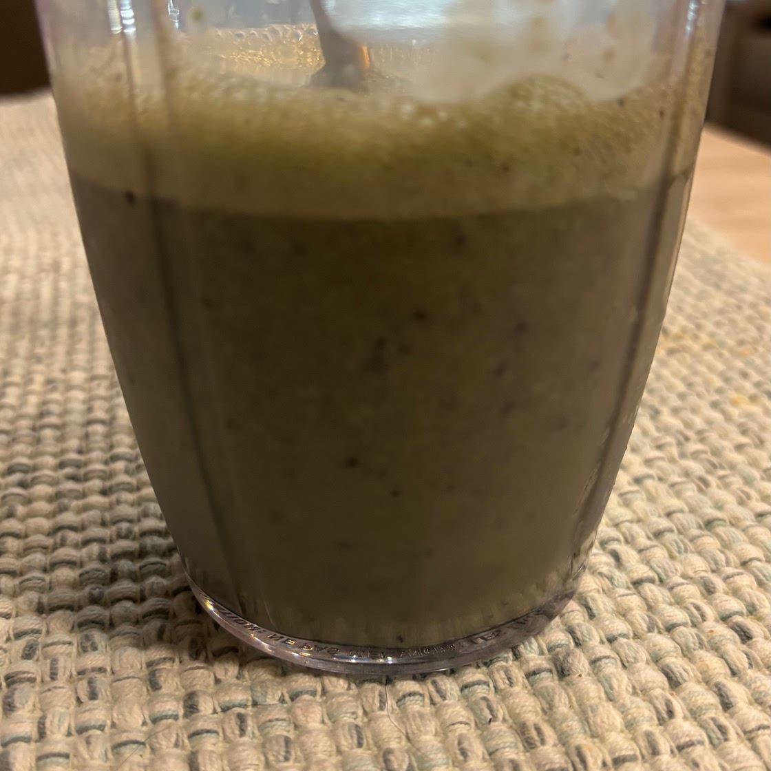 Kale and Fruit Smoothie 