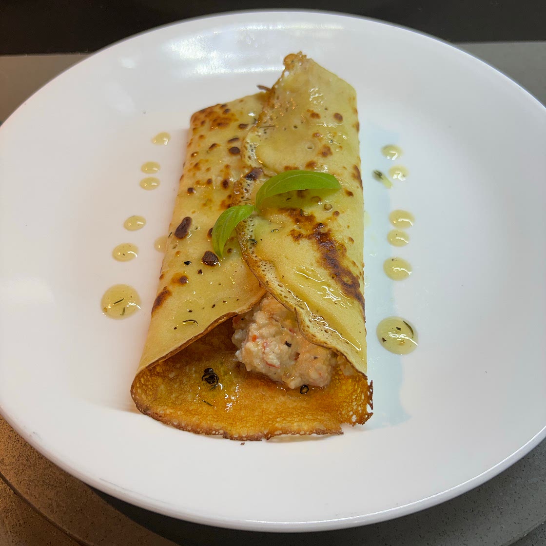 Crepes de ricotta con salsa de miel y limón