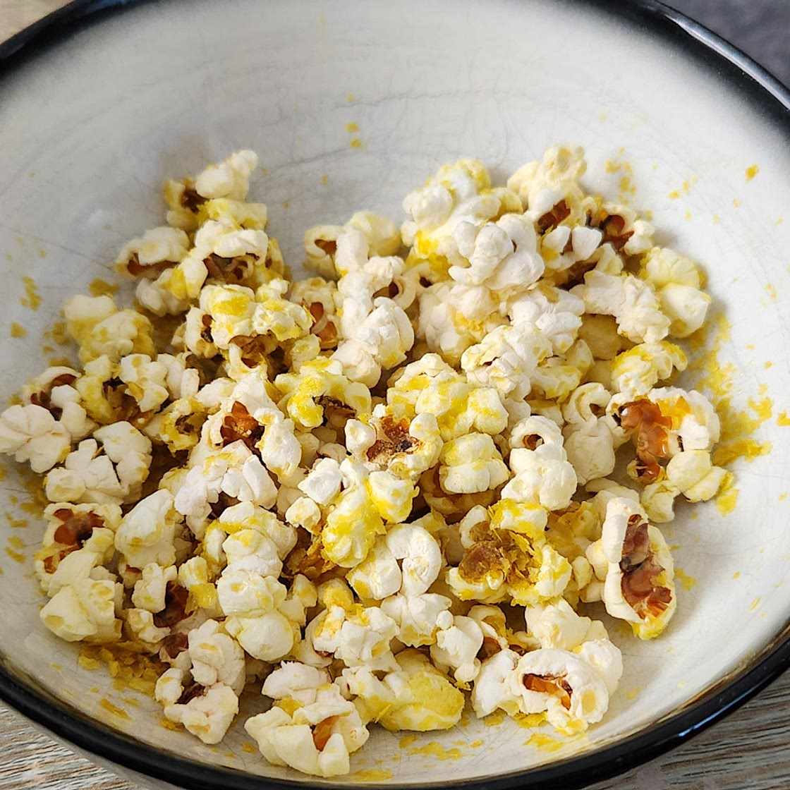 Vegan 'cheesey' popcorn