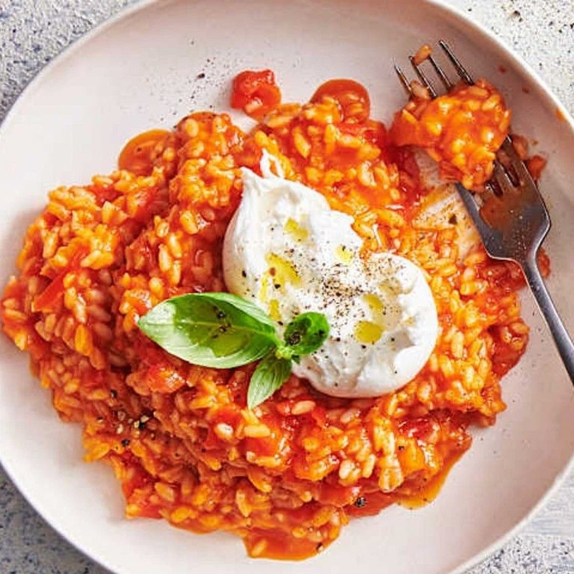 Exquisites Tomaten-Risotto mit Burrata