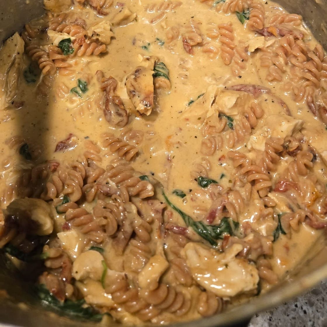 Tuscan Chicken Mac And Cheese (ONE POT, STOVE TOP)