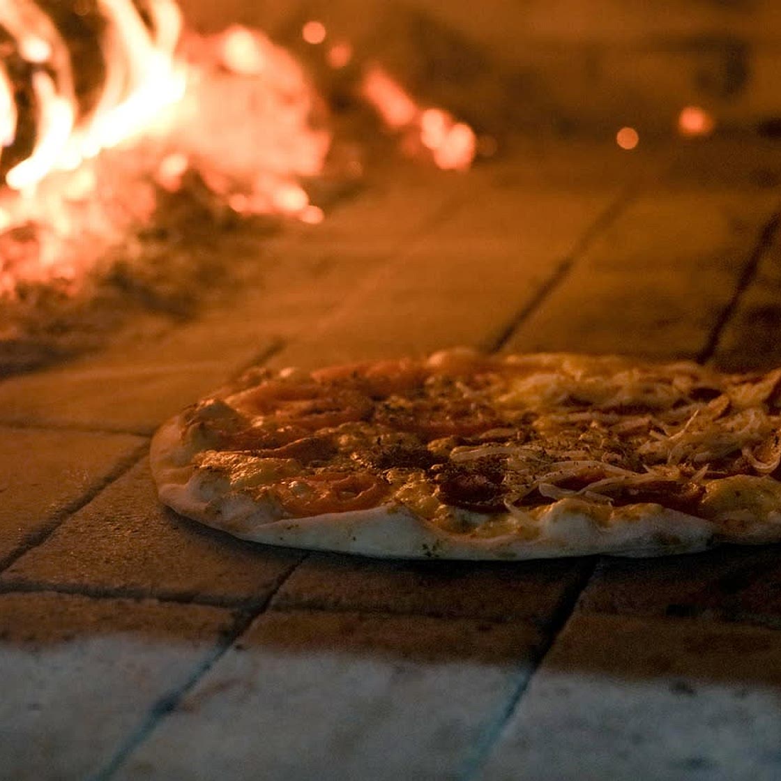 Ana's Waldorf BBQ Pizza Bianca