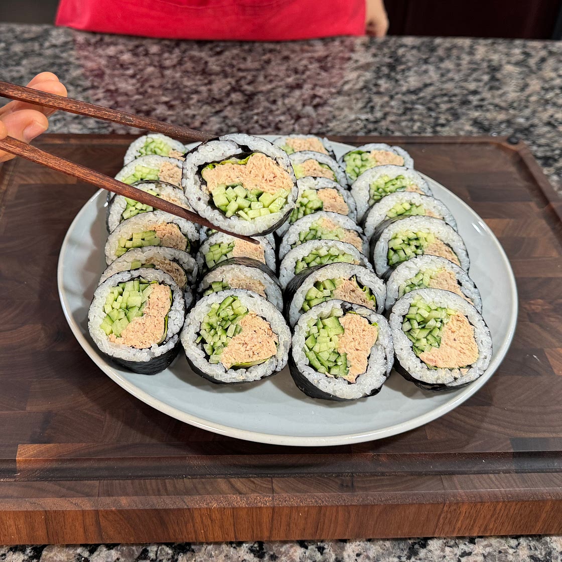 여름엔 이거죠! 재료 2가지로 만드는 초간단 참치 오이 김밥 😋