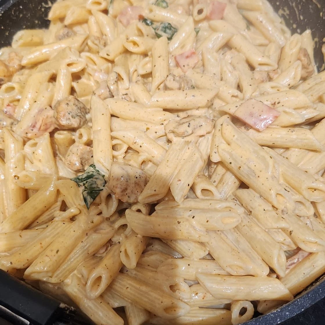 Creamy Garlic Chicken Pasta {with Tomato & Spinach}