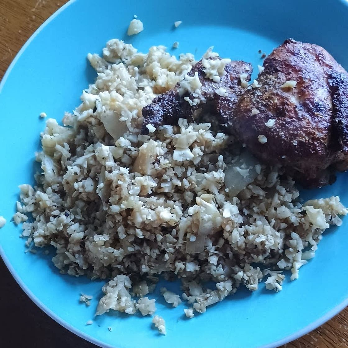 Spicy Chicken with Cauliflower Rice