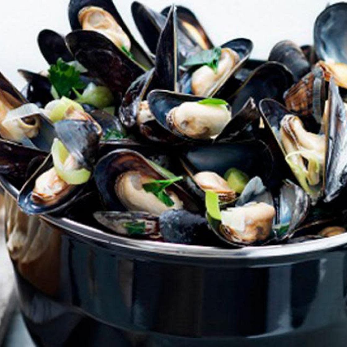 Mussels with White Wine and Garlic