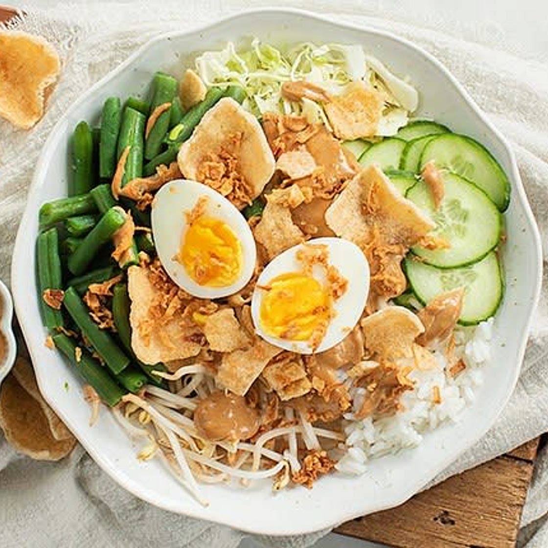 Gado Gado (Indonesian Salad with Peanut Sauce)