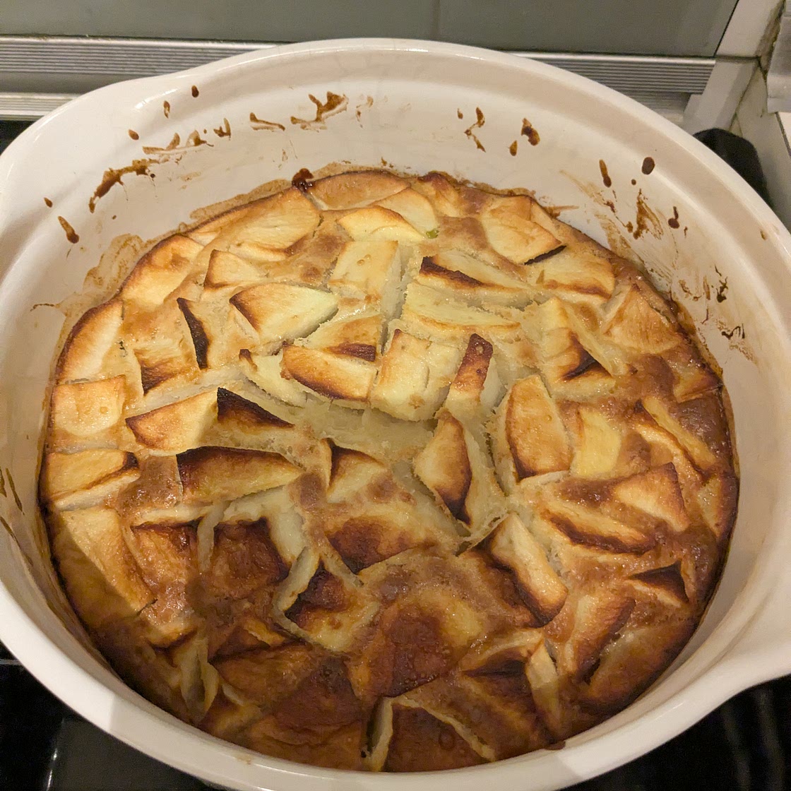 🍎 Simple Apple Cake (with 4 apples)