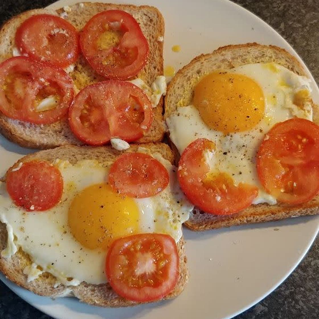 🍞 Pão com ovo e tomate
