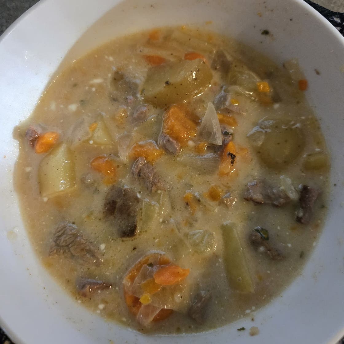 Crockpot Creamy Potato & Hamburger Soup