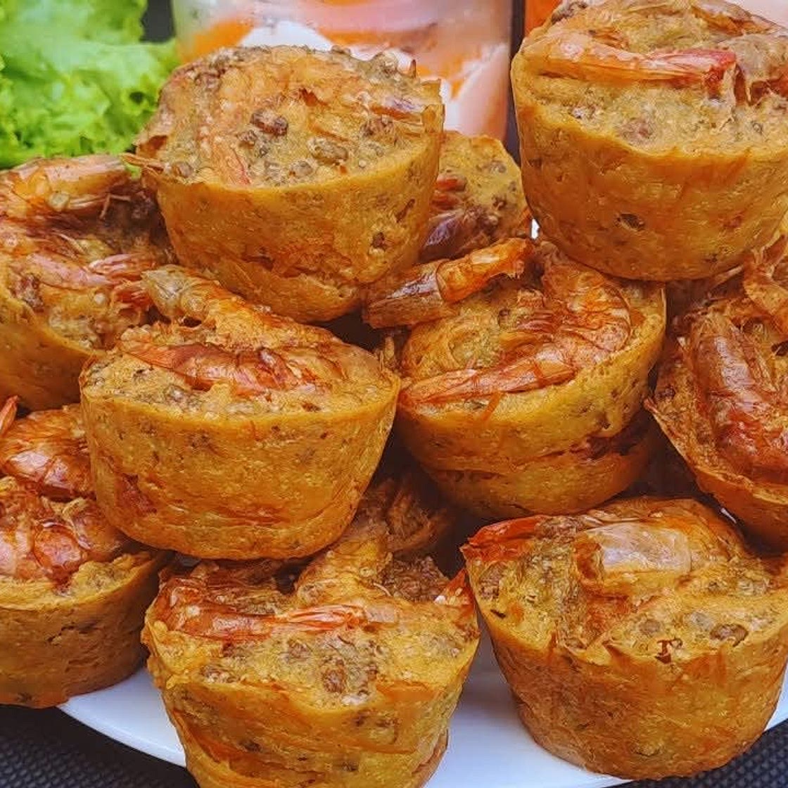 Banh Cống (Deep-Fried Savory Mung Bean Cake)