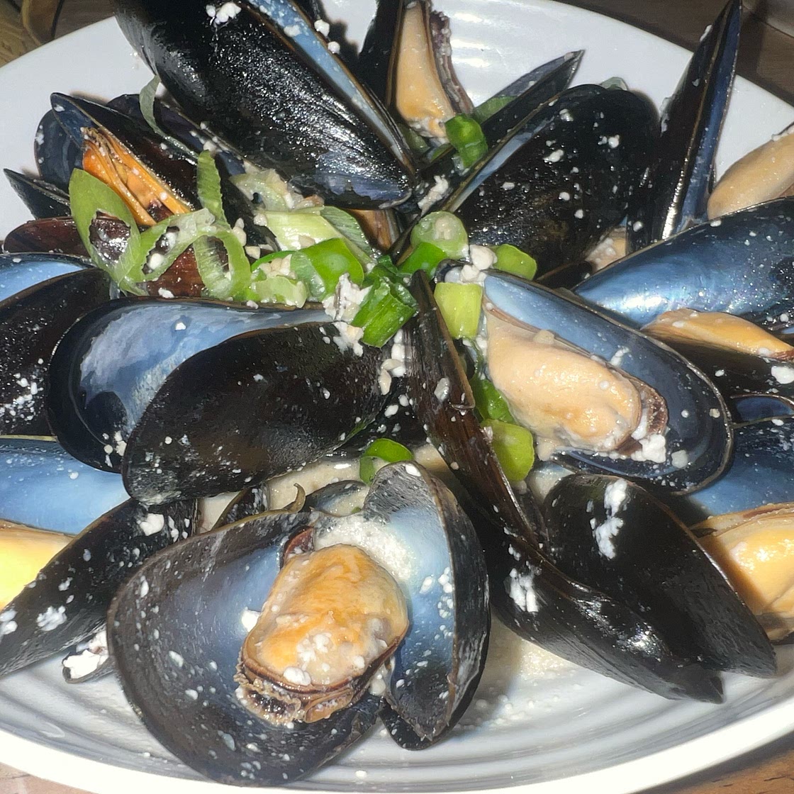 Mussel with Garlic and Coconut Milk Sauce