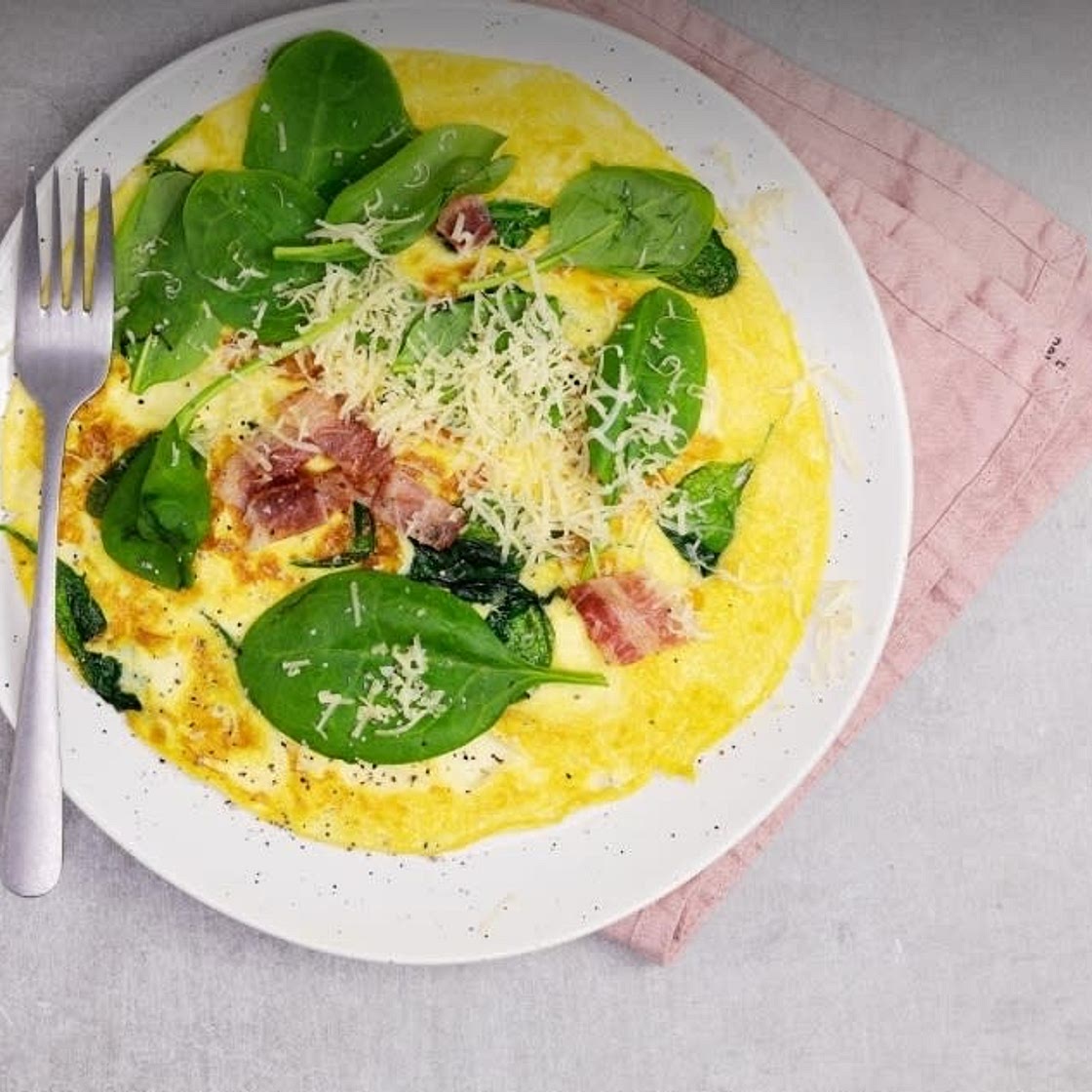 Bacon and spinach omelet