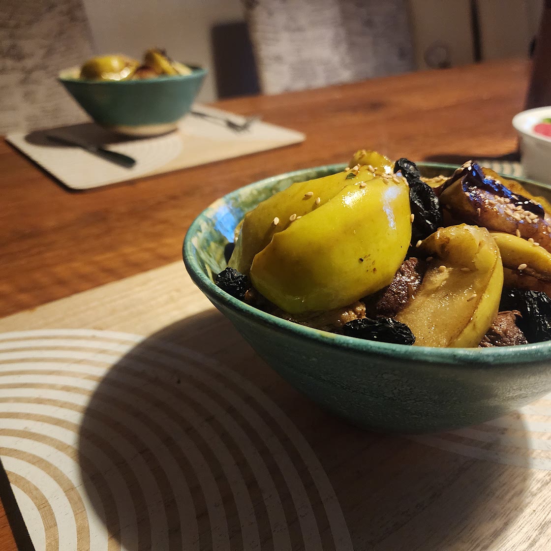 Beef tagine with apple amd raisins