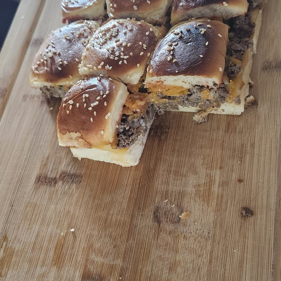 Cheeseburger Sliders with Hawaiian Rolls
