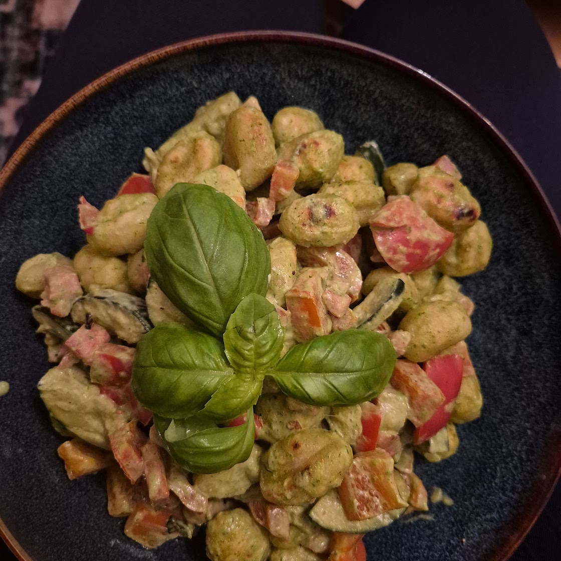 Gnocci basilicumsaus met spekjes