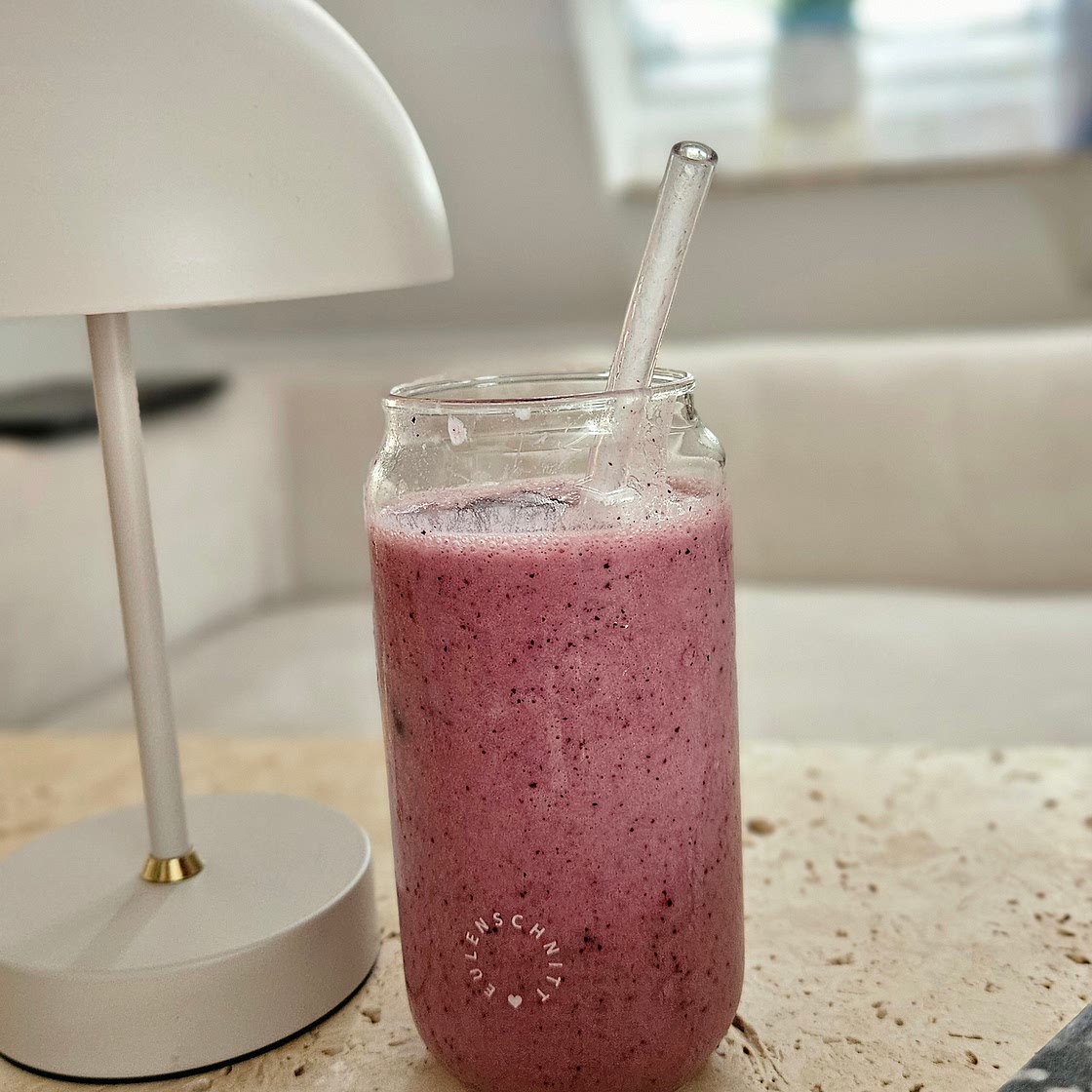Healthy morning Milchshake