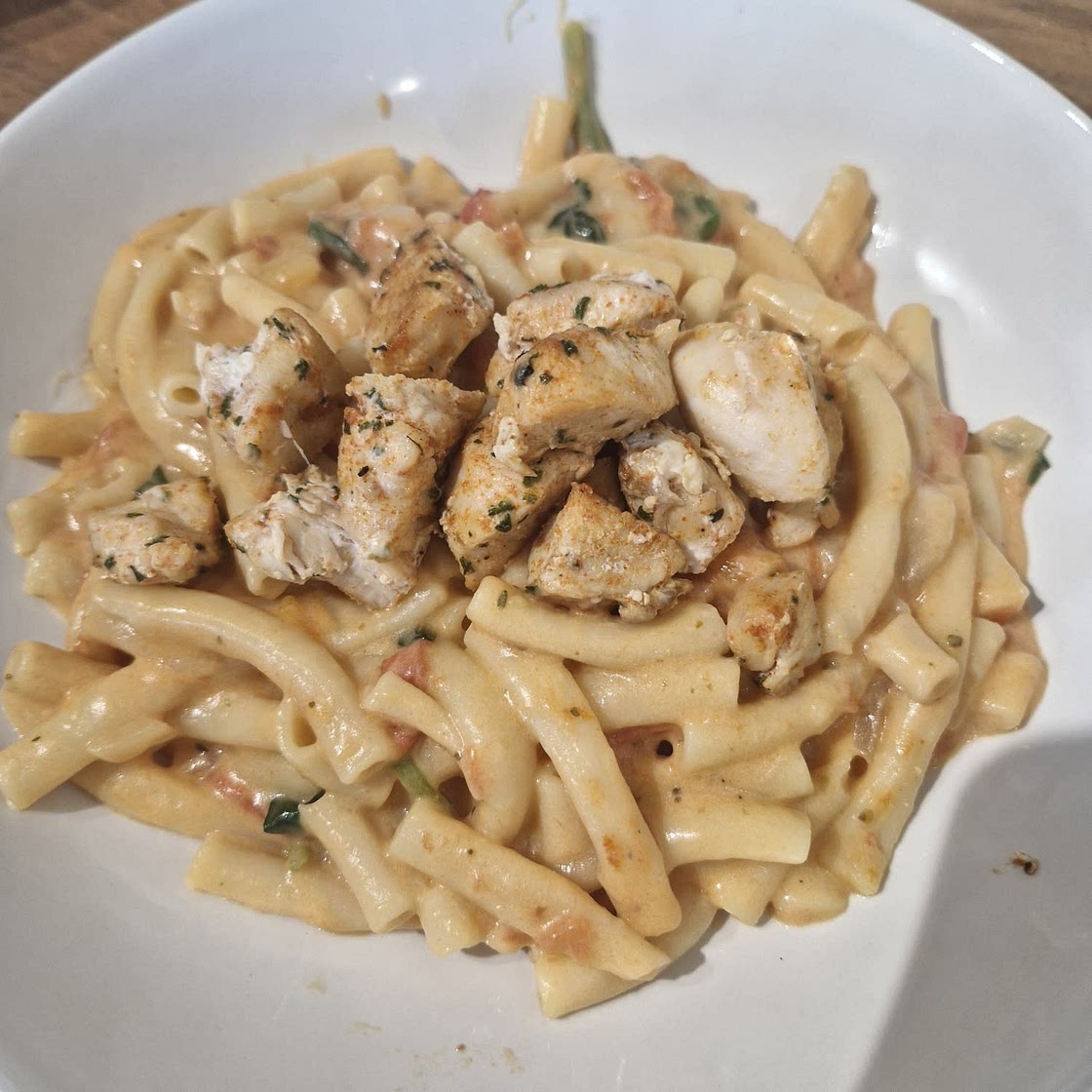 Tuscan Chicken Mac And Cheese (ONE POT, STOVE TOP)