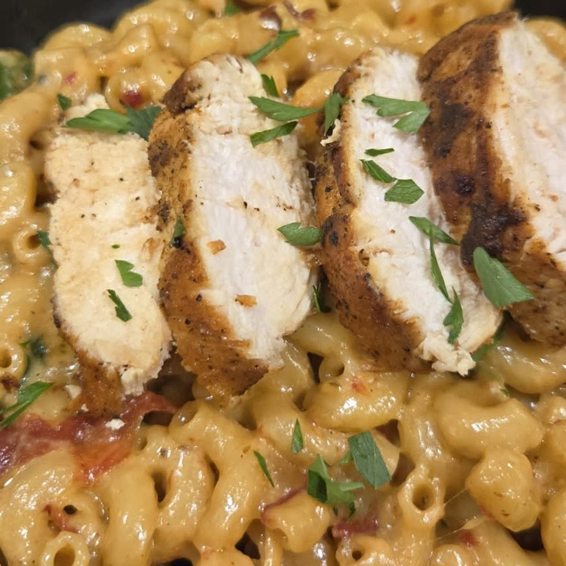 Tuscan Chicken Mac And Cheese (ONE POT, STOVE TOP)