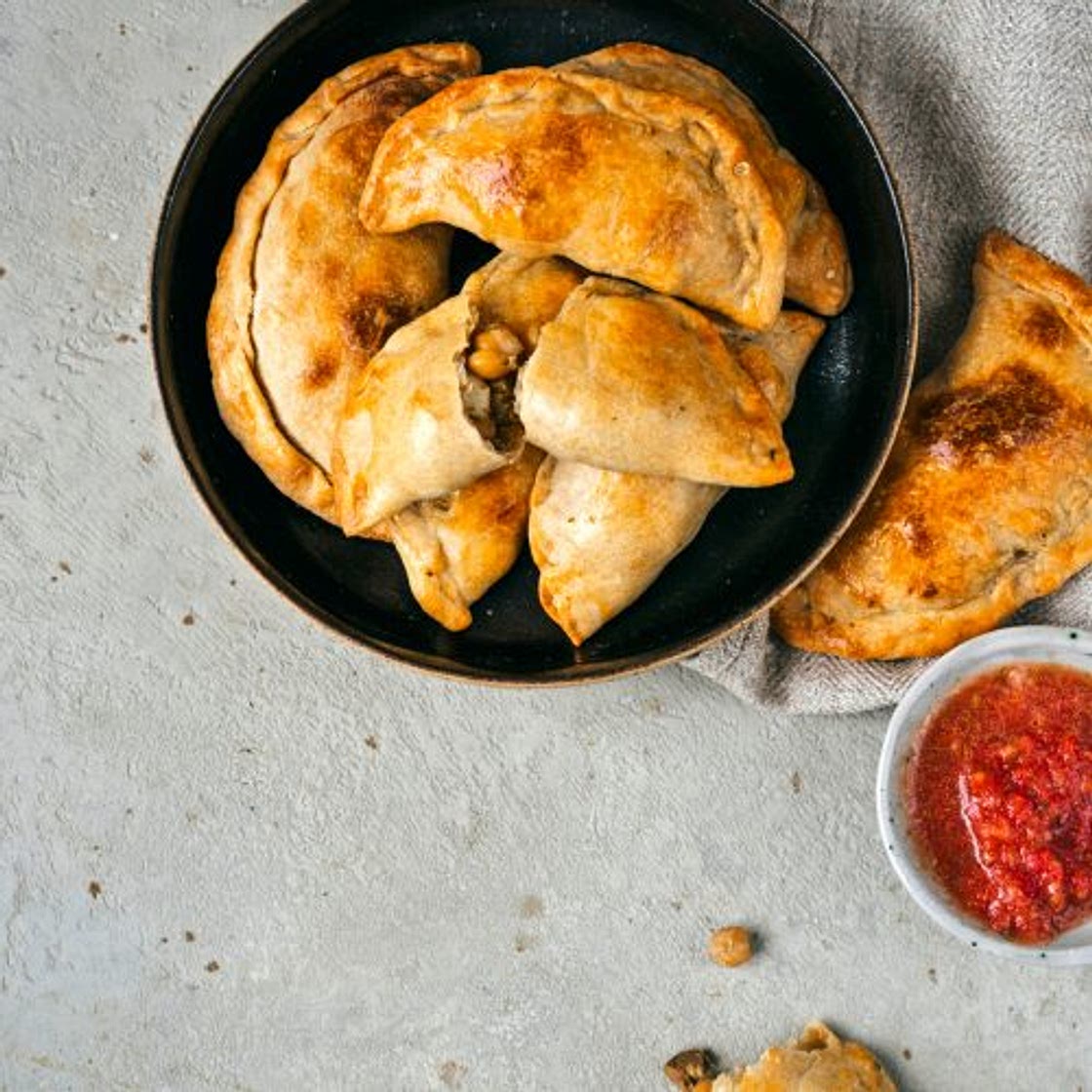 empanada’s met gekruide kikkererwten & pittige salsa