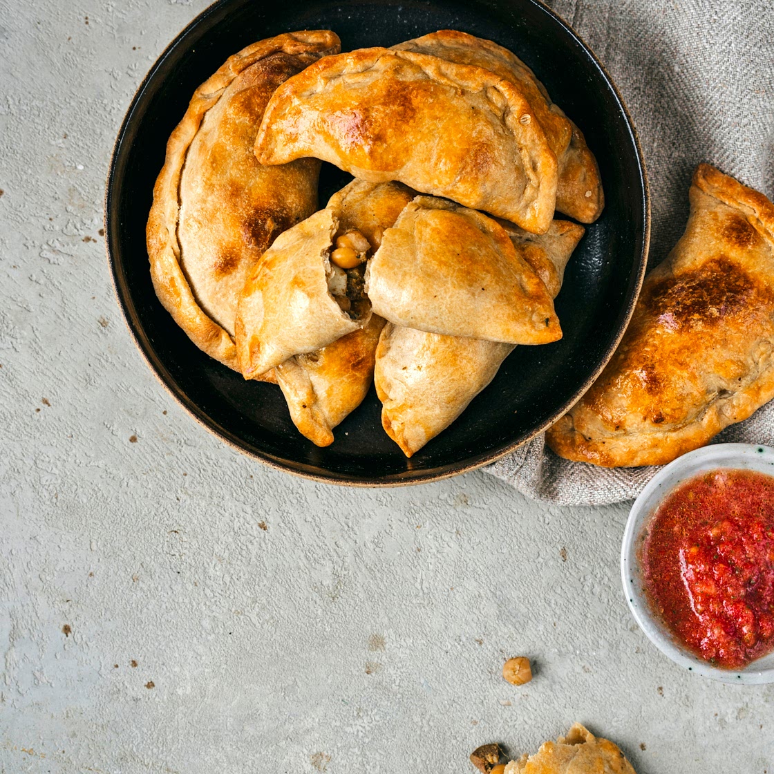 empanada’s met gekruide kikkererwten & pittige salsa