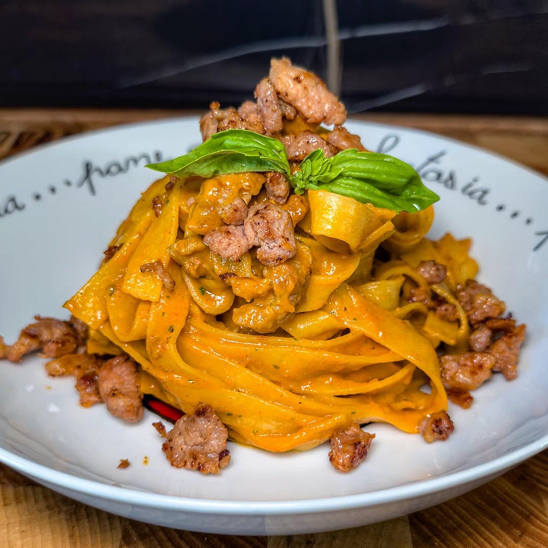 TAGLIATELLE CREMA DI PEPERONI E SALSICCIA 😍