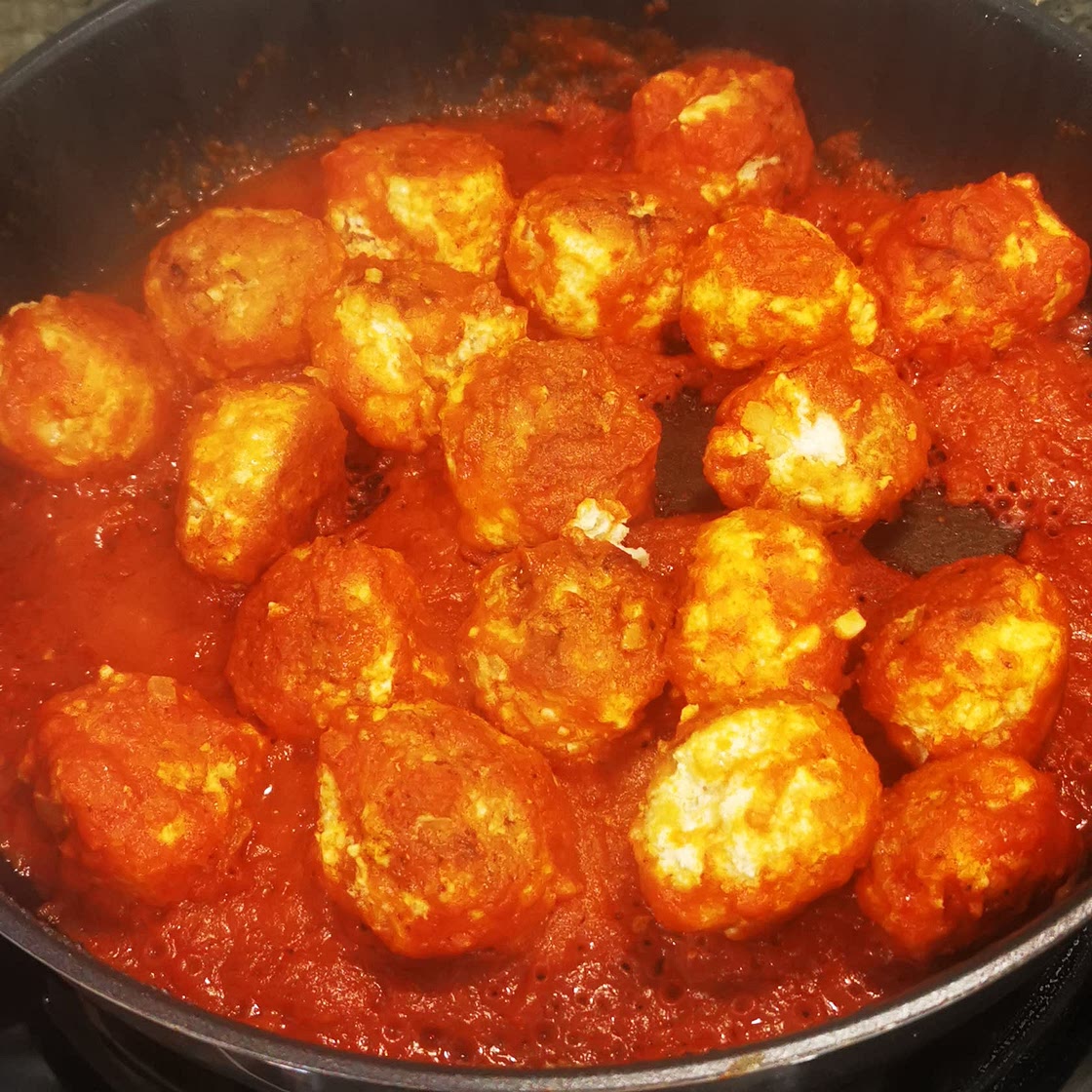 Тефтели из индейки в томатном соусе + паста цельнозерн.