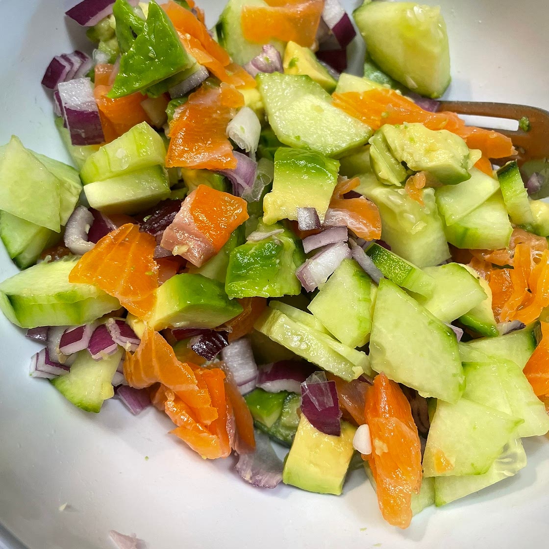 Salade concombre, avocat, saumon