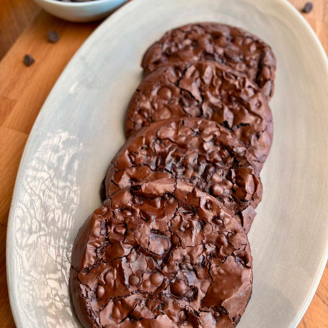 Crackly Chewy Brownie Cookies THIS is the only cookie recipe you’ll ever need. If you’re obsessed with that crackly top from the