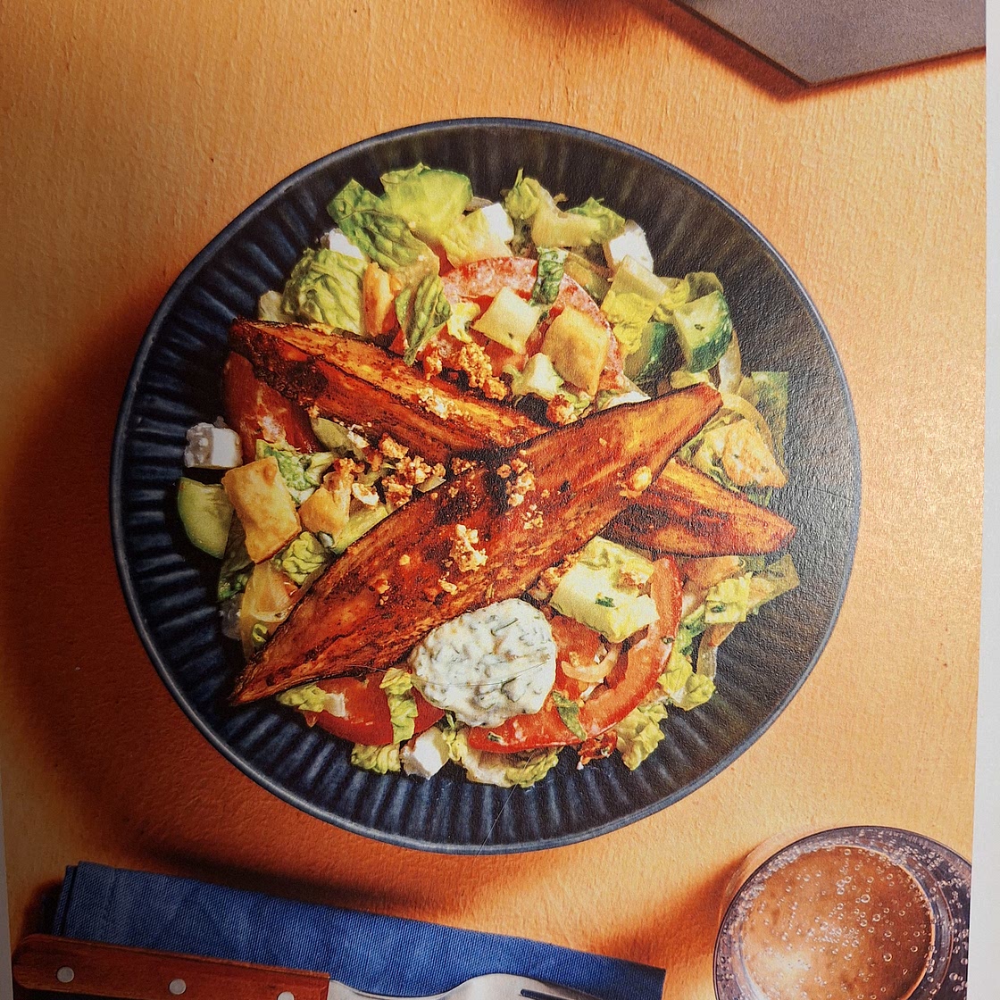 Fattoush! Orientalischer Brotsalat