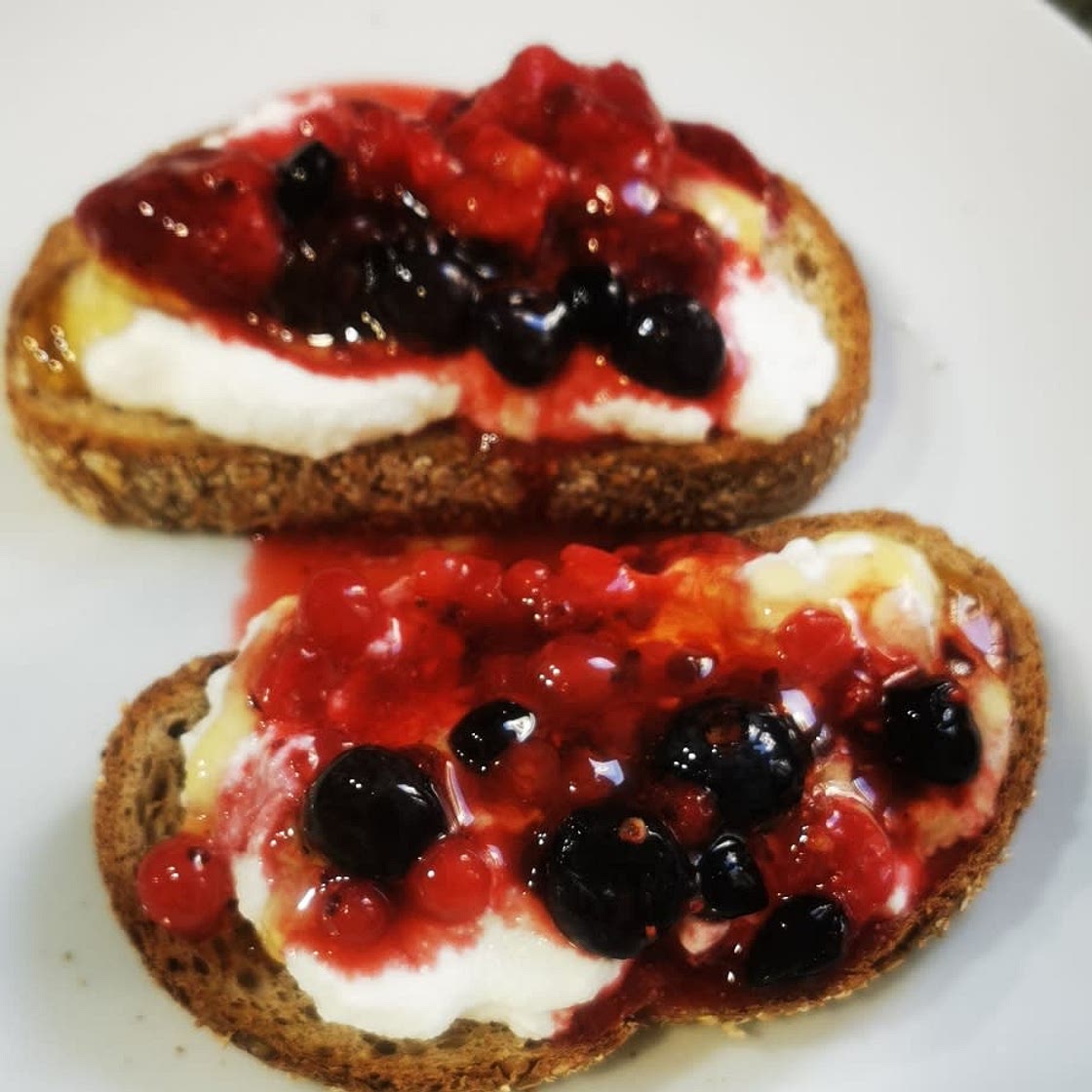 Requesón Toasts with Berries & Honey