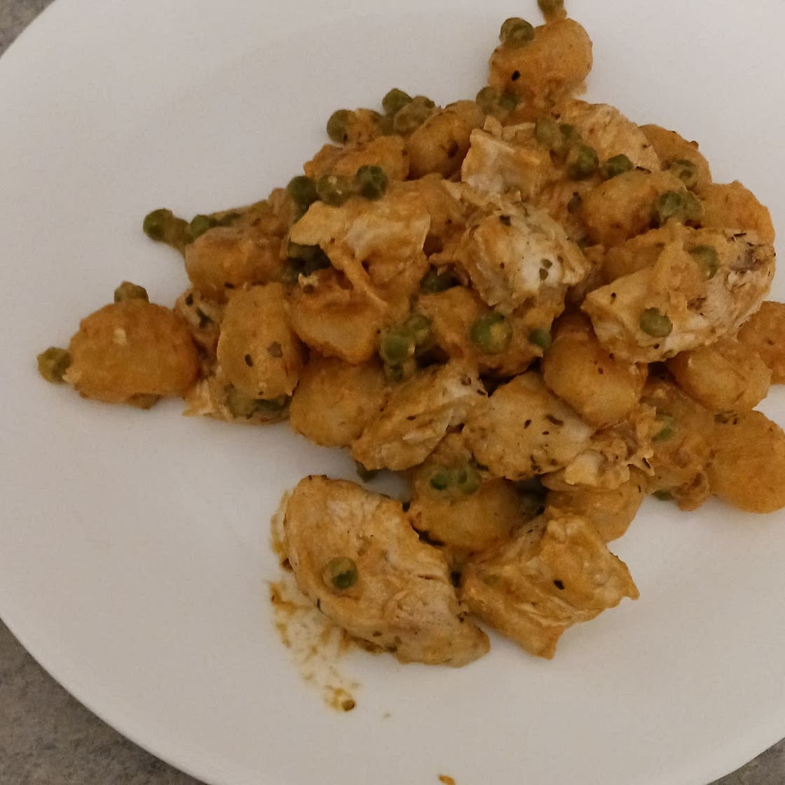 Cheesy Chicken and Gnocchi with Garlic Green Peas