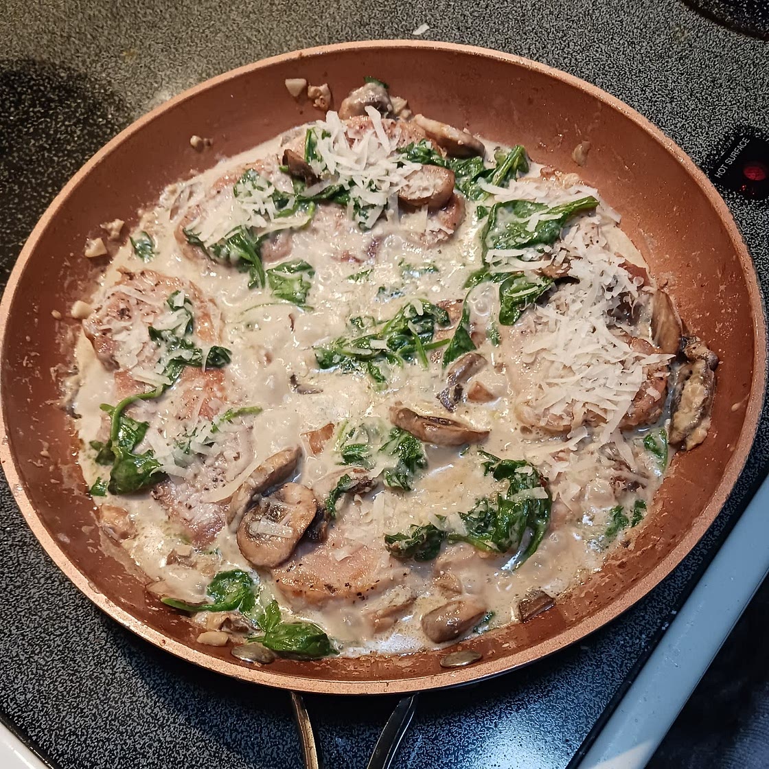 Keto Pork Chops with Garlicky Cream Sauce