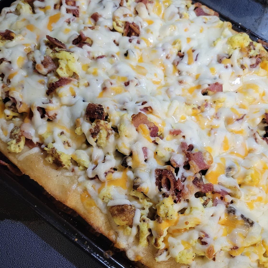 Bacon and Egg Breakfast Pizza