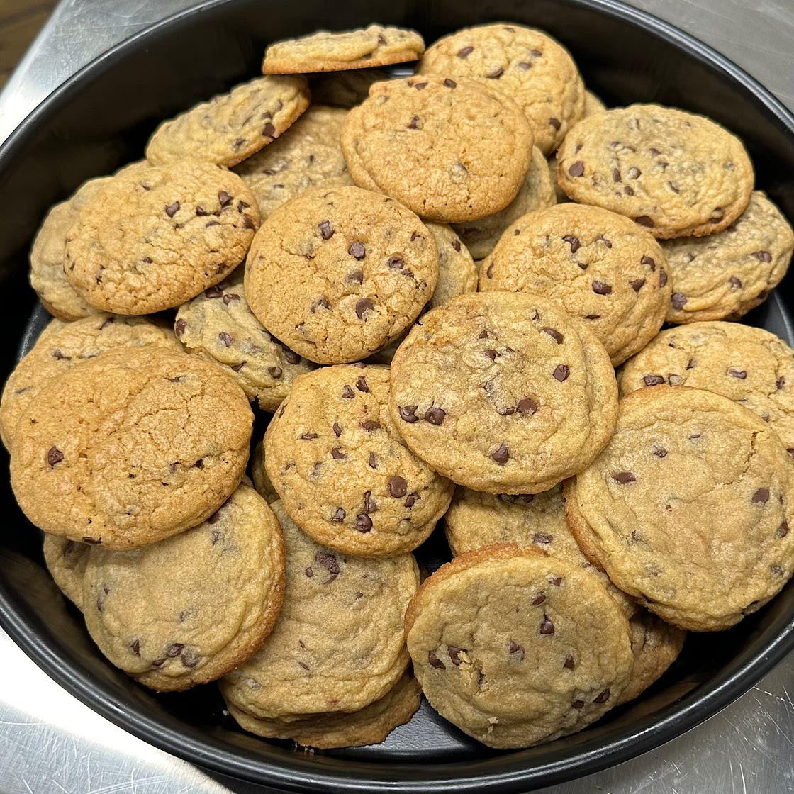 bakery chocolate chip cookies
