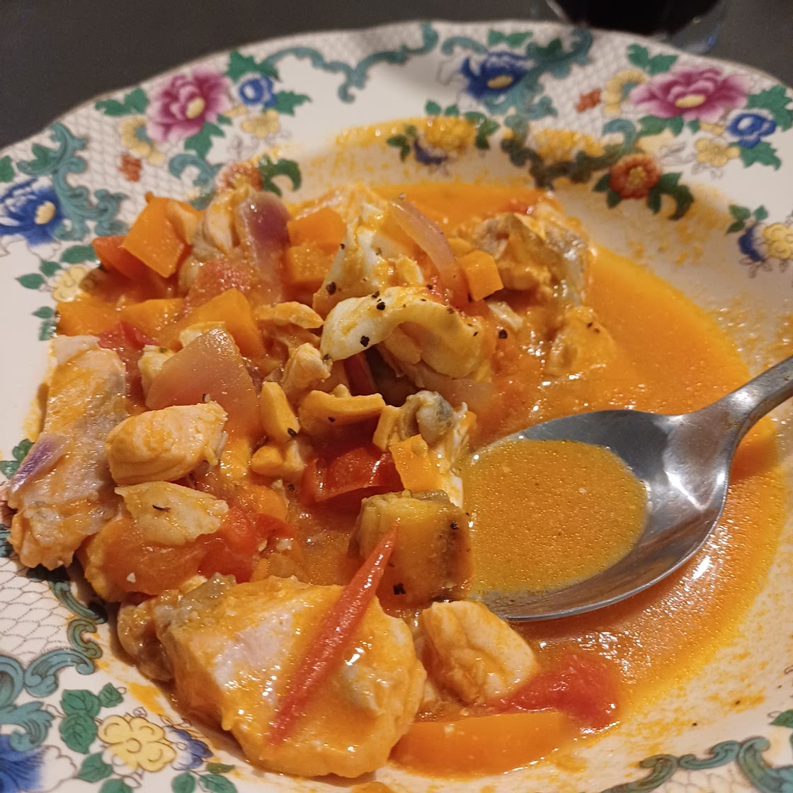 Mediterranean fish stew with garlic toasts