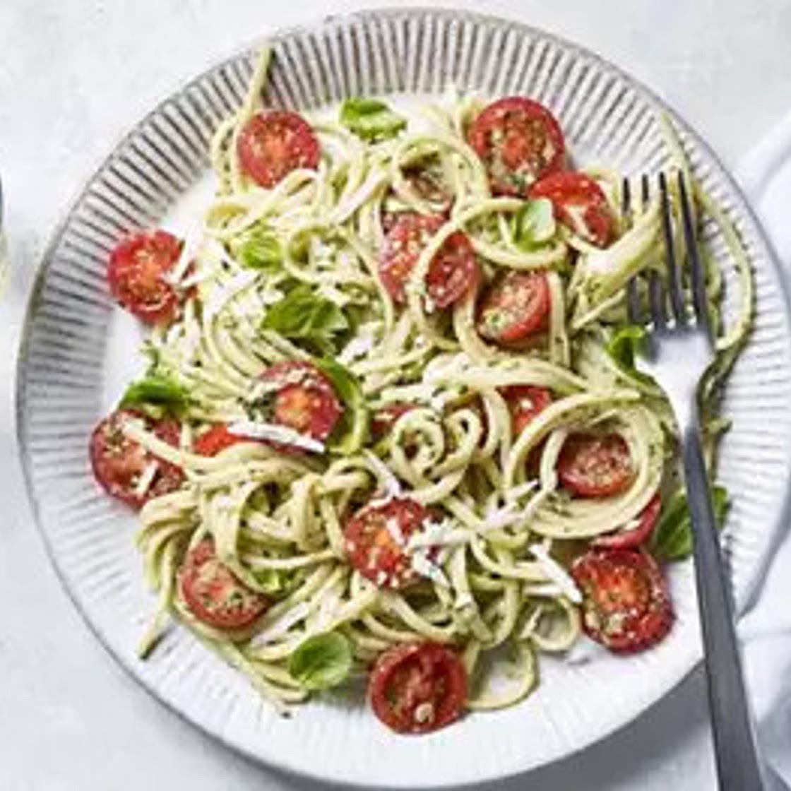 Pesto linguine with cherry tomatoes & halloumi