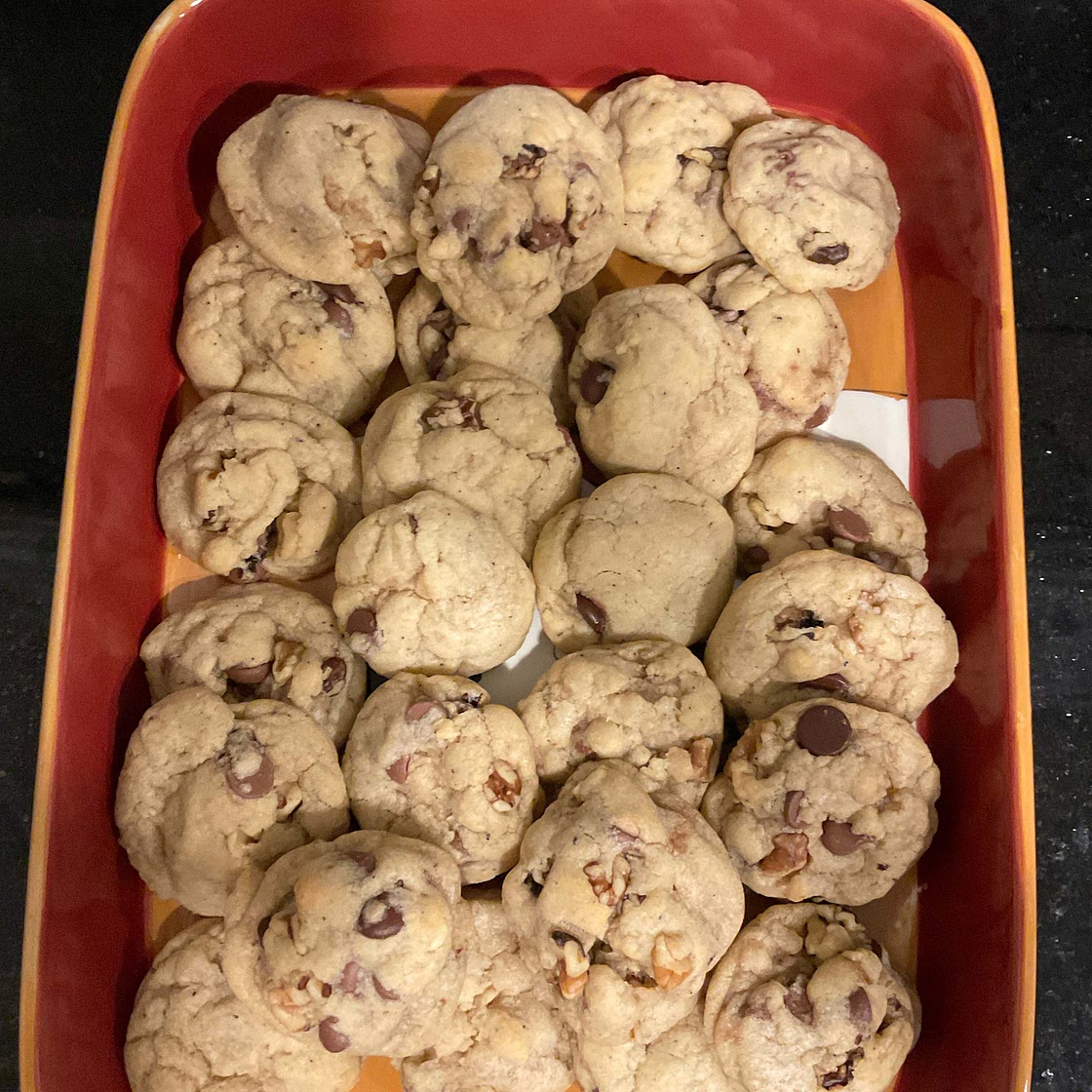 The Best Soft Chocolate Chip Cookies