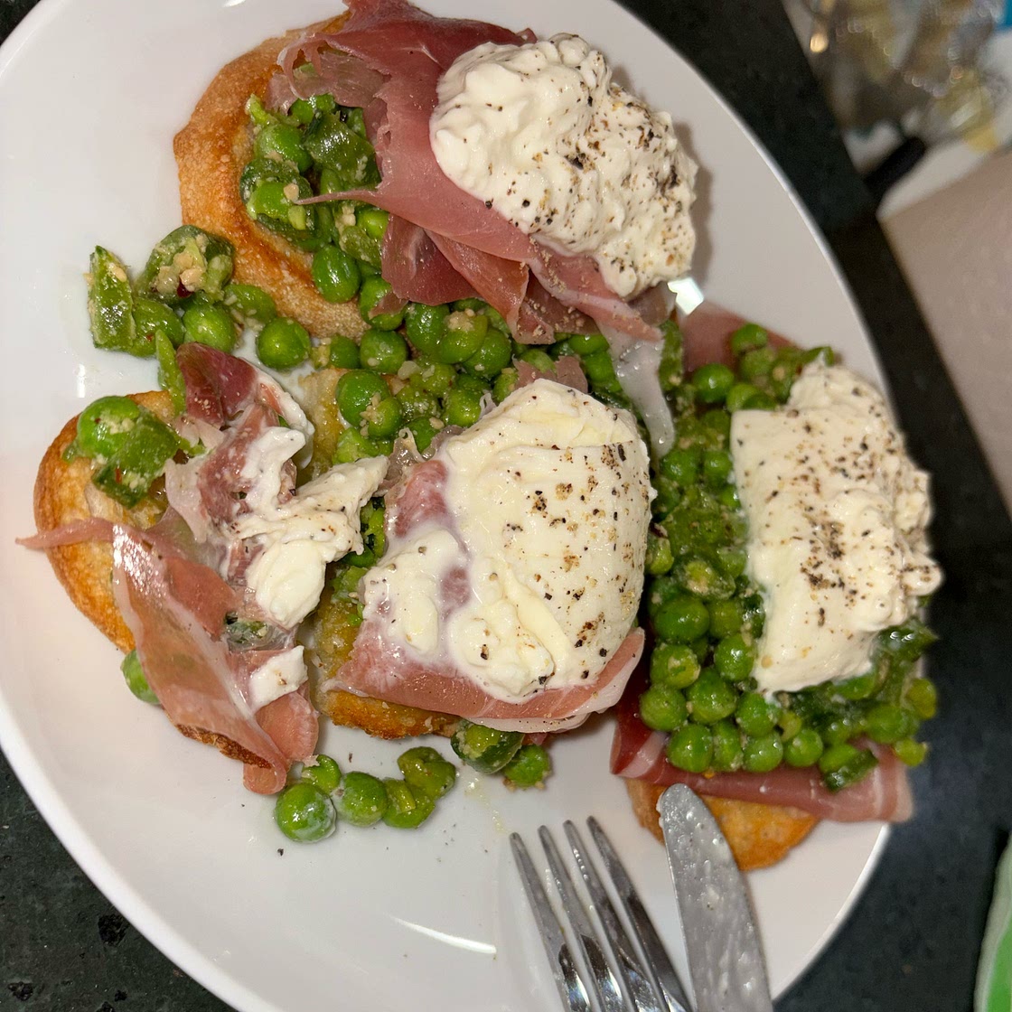 Green peas and Buratta Salad