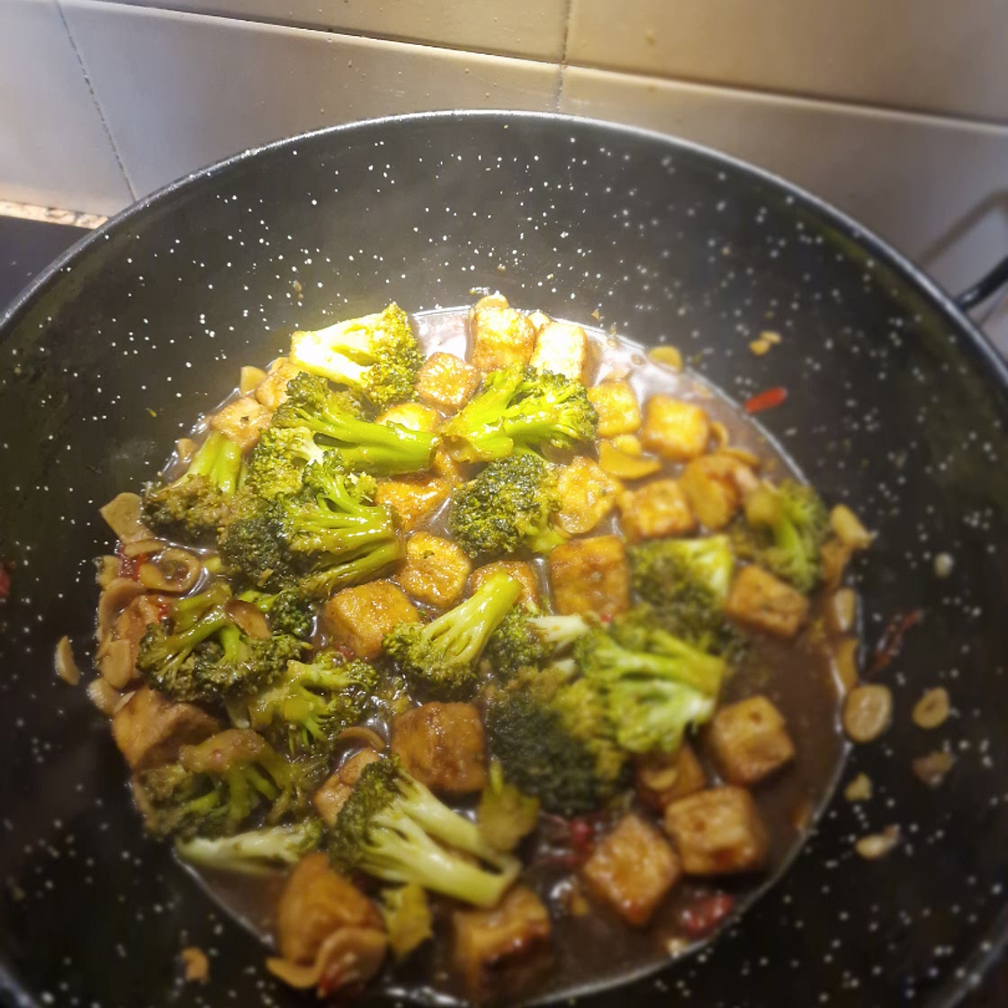 Salteado de tofu frito al estilo General Tso