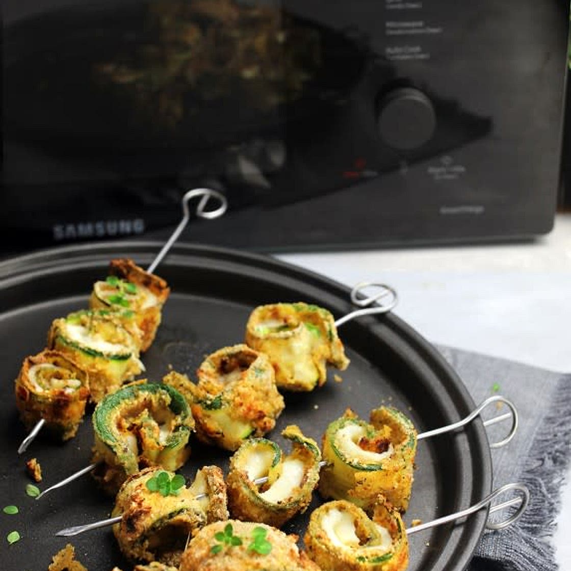 Spiedini di zucchine e formaggio al microonde