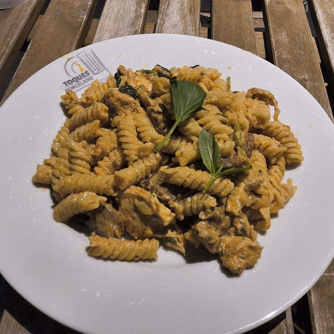 Super Easy Creamy Mozzarella & Chicken Pasta 🍝✨