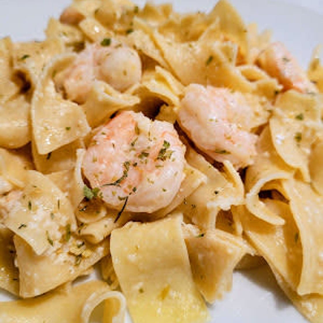 Garlic Butter Shrimp and Noodles