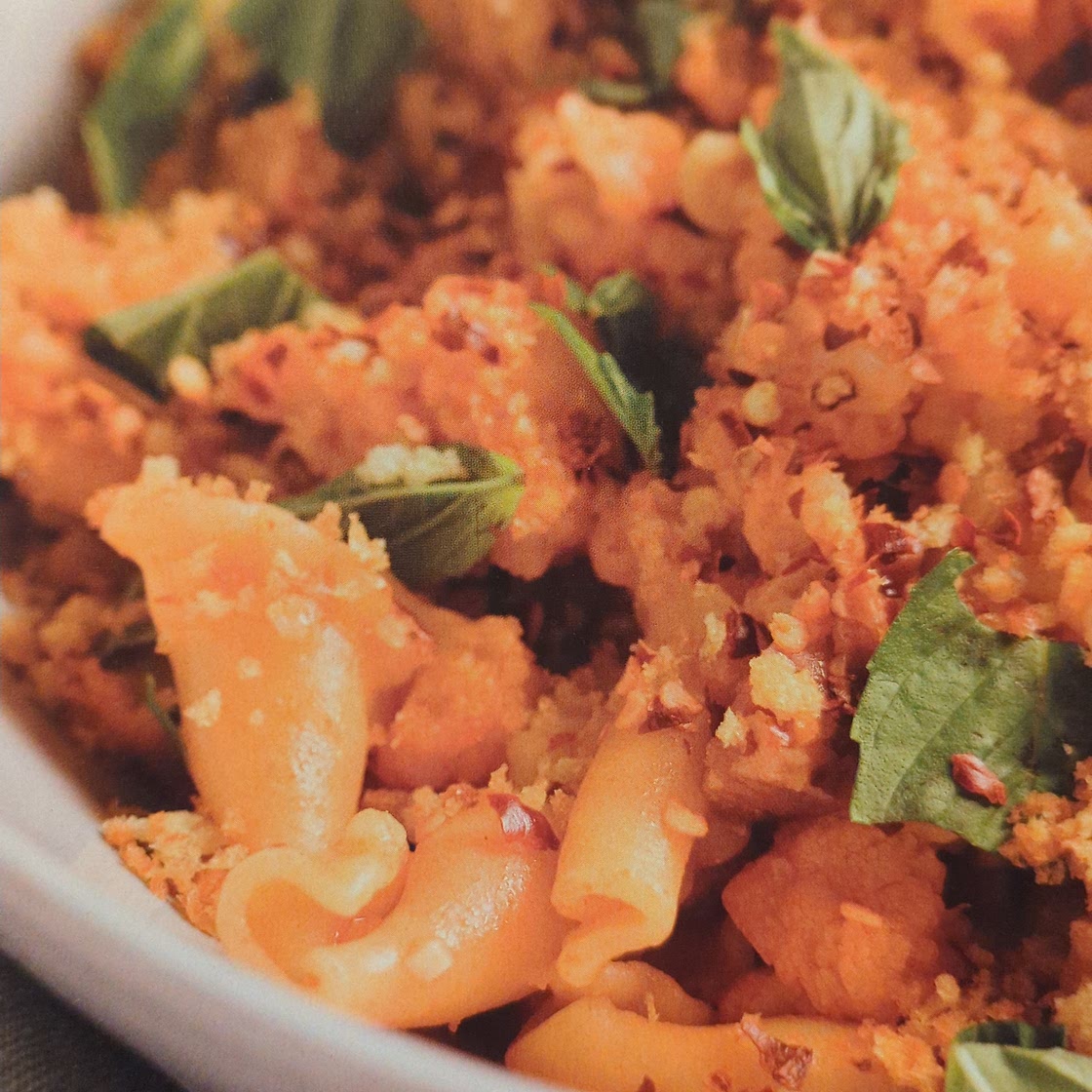 Pasta with Cauliflower, Garlic and toasted breadcrumbs