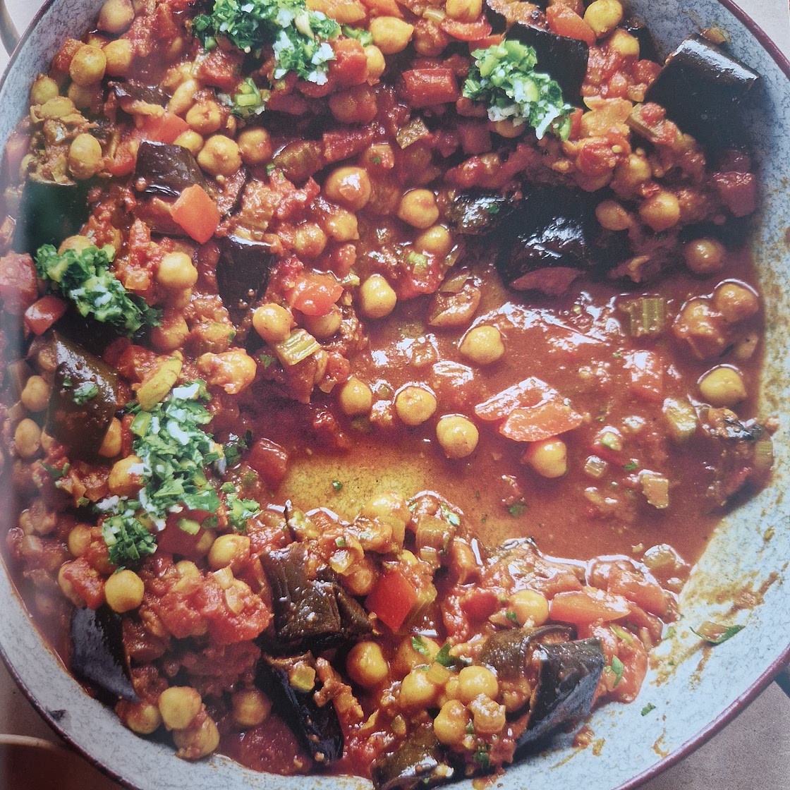 Aubergine & chickpeas with green lemon sauce