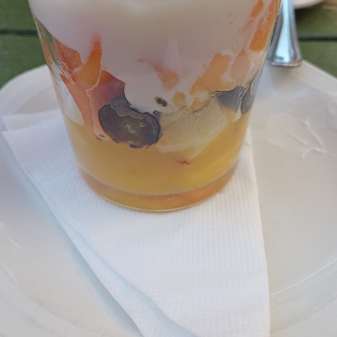 Fruit salad with yogurt