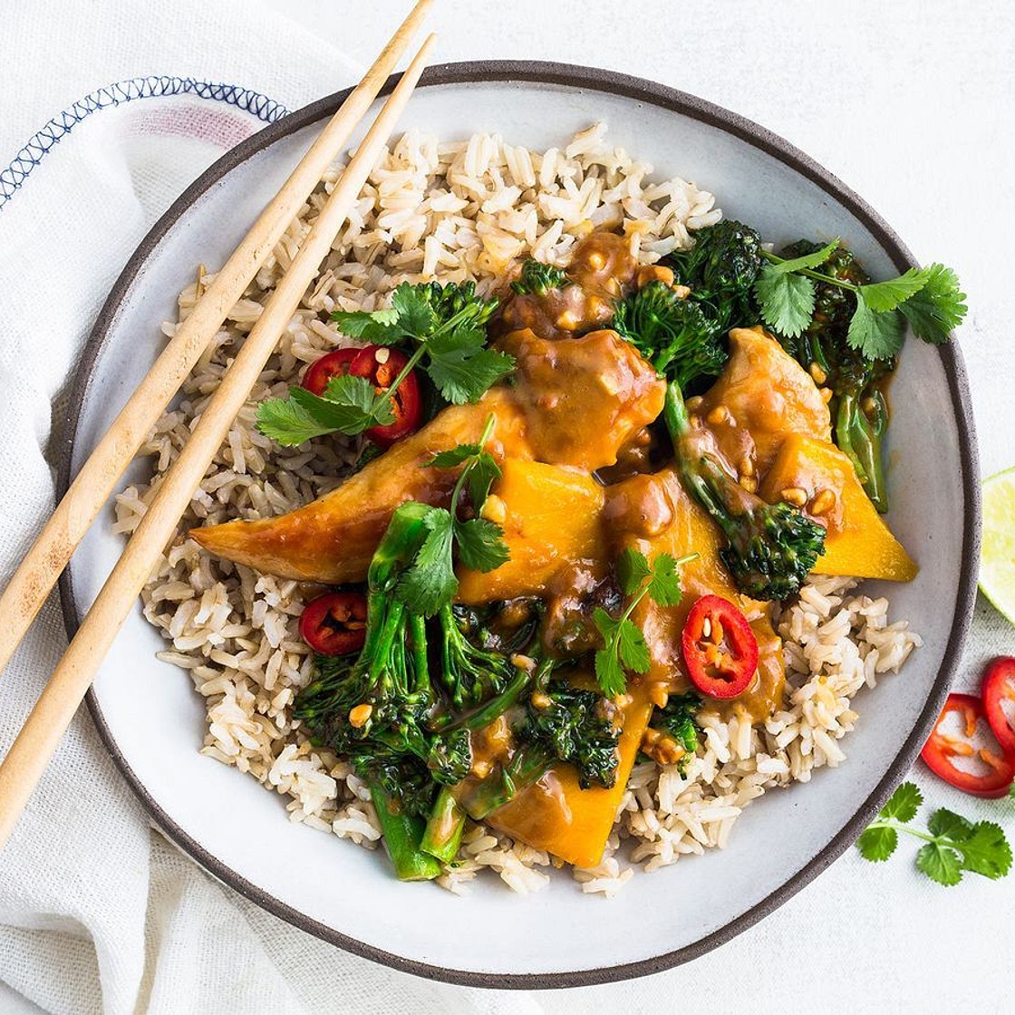 Healthier chicken satay stir-fry