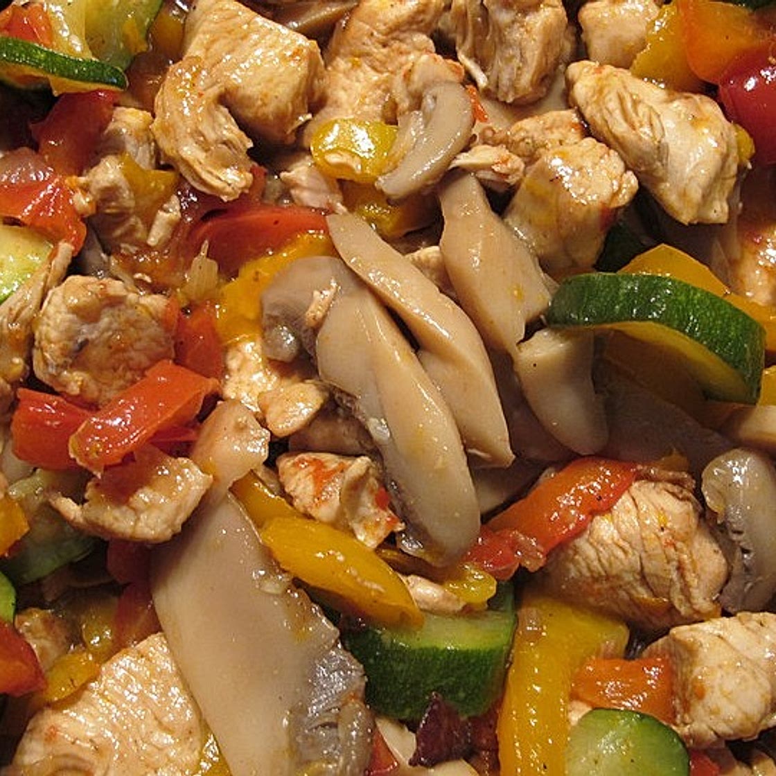 Schnelle Low Carb Puten-Gemüse-Pfanne