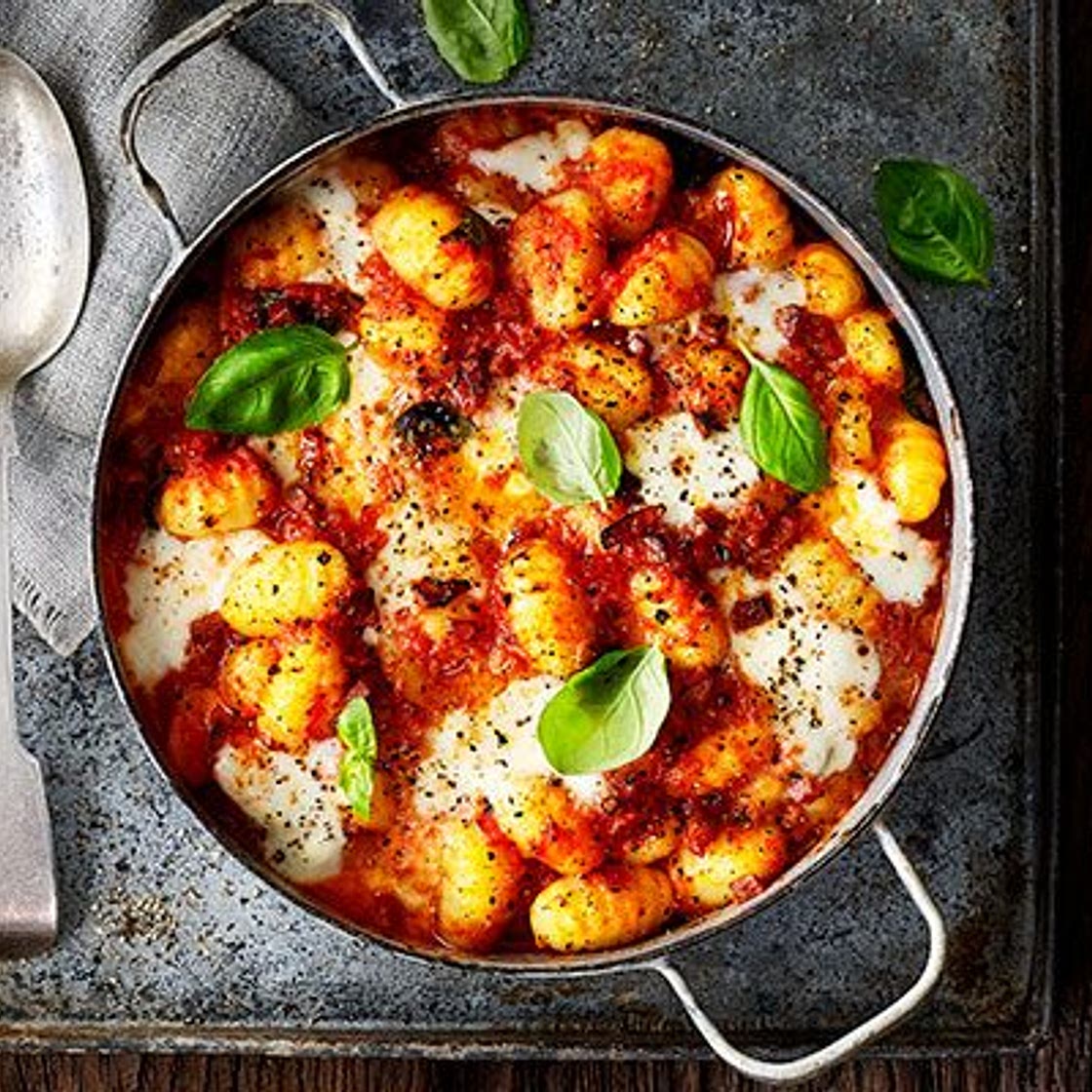 Chorizo & mozzarella gnocchi bake
